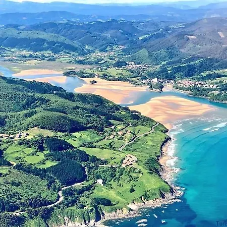 Comodo En El Centro De Bermeo. Apartament