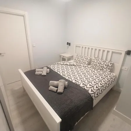 Comodo En El Centro De Bermeo. *